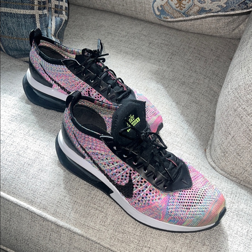 Nike Flyknit Sneakers in Pink and Black